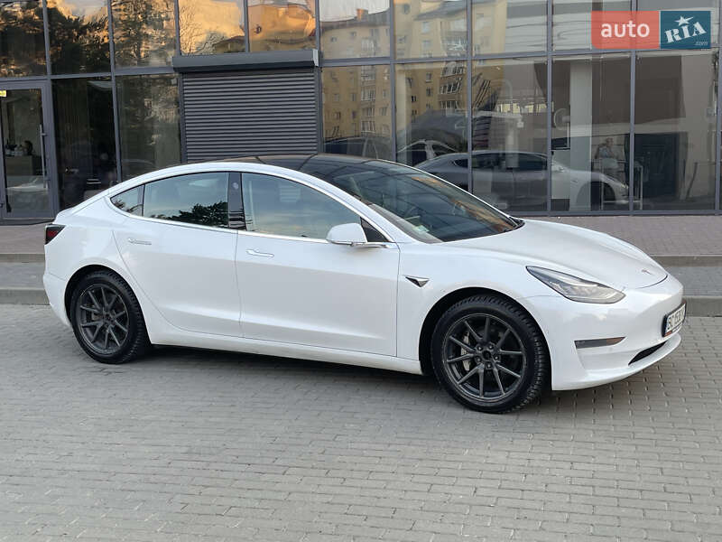 Седан Tesla Model 3 2019 в Новояворовске