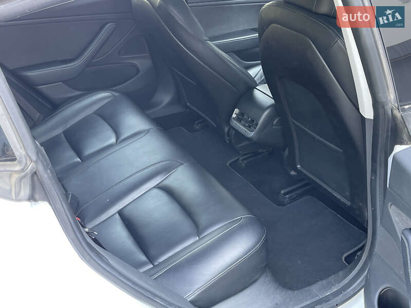 Седан Tesla Model 3 2019 в Новояворовске