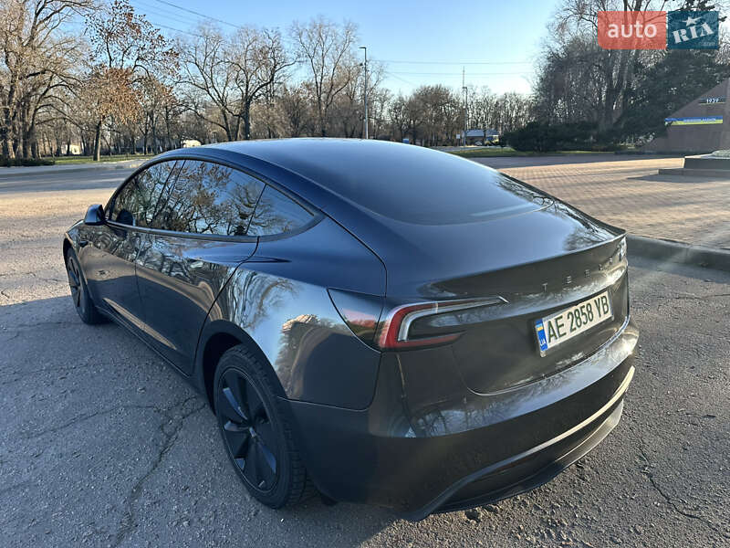 Седан Tesla Model 3 2024 в Кропивницькому