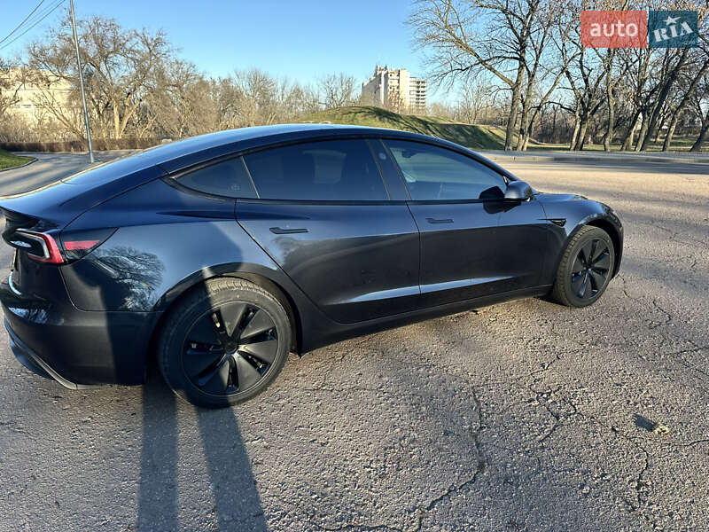 Седан Tesla Model 3 2024 в Кропивницькому