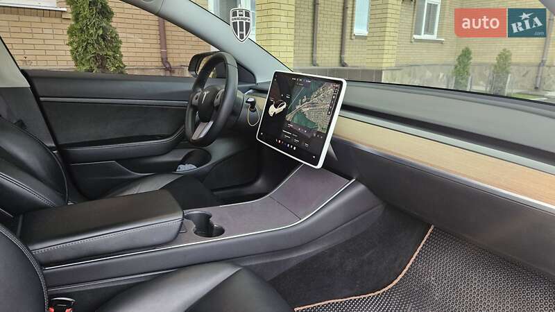 Седан Tesla Model 3 2019 в Знаменке