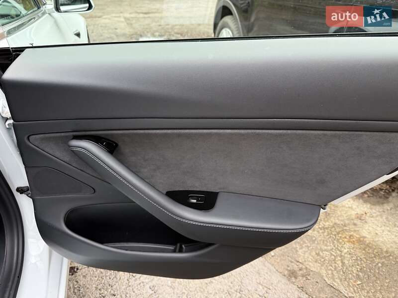 Седан Tesla Model 3 2020 в Киеве