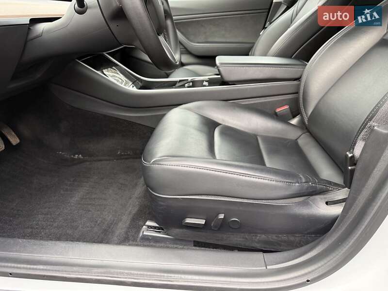 Седан Tesla Model 3 2020 в Киеве