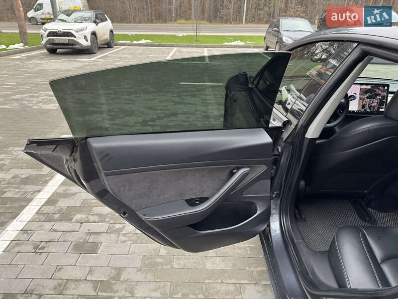 Седан Tesla Model 3 2019 в Києві