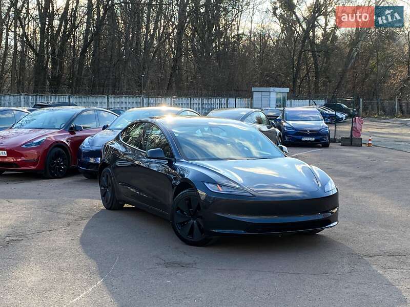 Седан Tesla Model 3 2024 в Києві