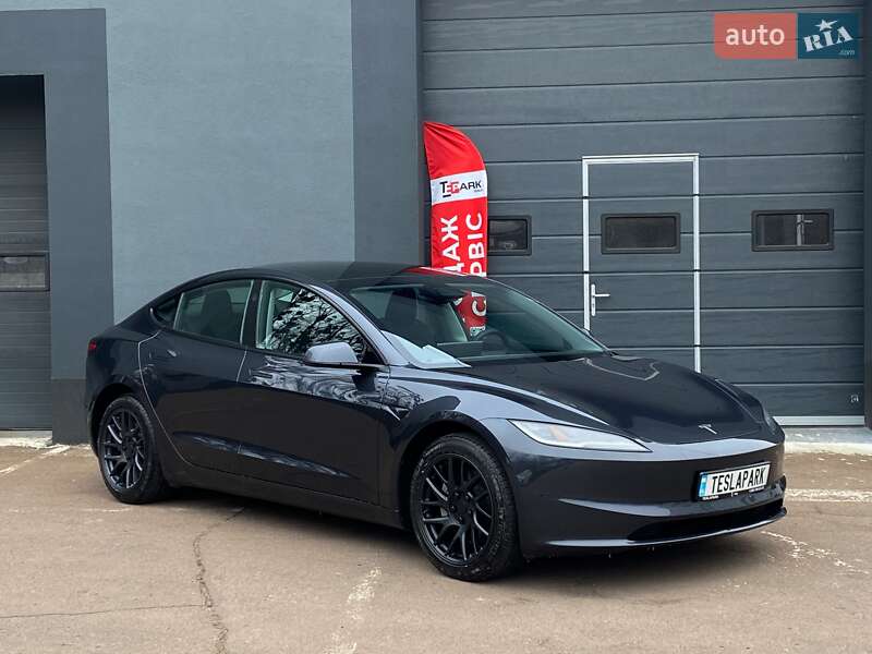 Седан Tesla Model 3 2025 в Киеве