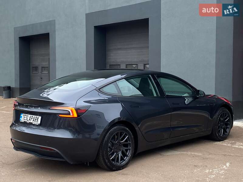Седан Tesla Model 3 2025 в Киеве