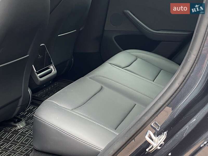 Седан Tesla Model 3 2025 в Киеве