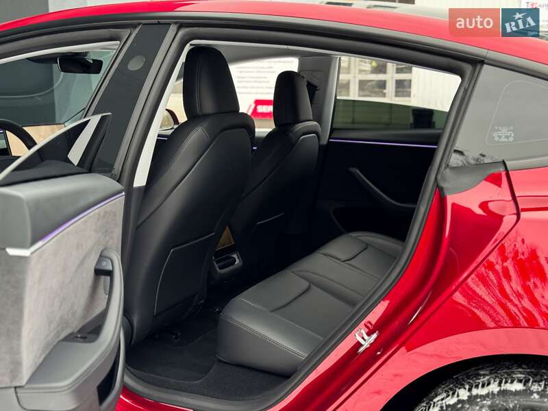 Седан Tesla Model 3 2024 в Киеве