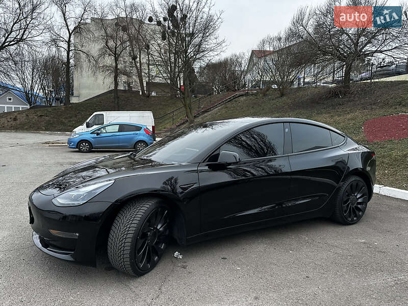 Седан Tesla Model 3 2022 в Киеве