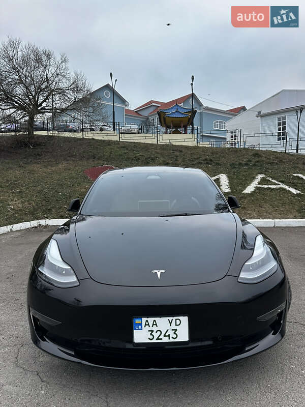 Седан Tesla Model 3 2022 в Киеве