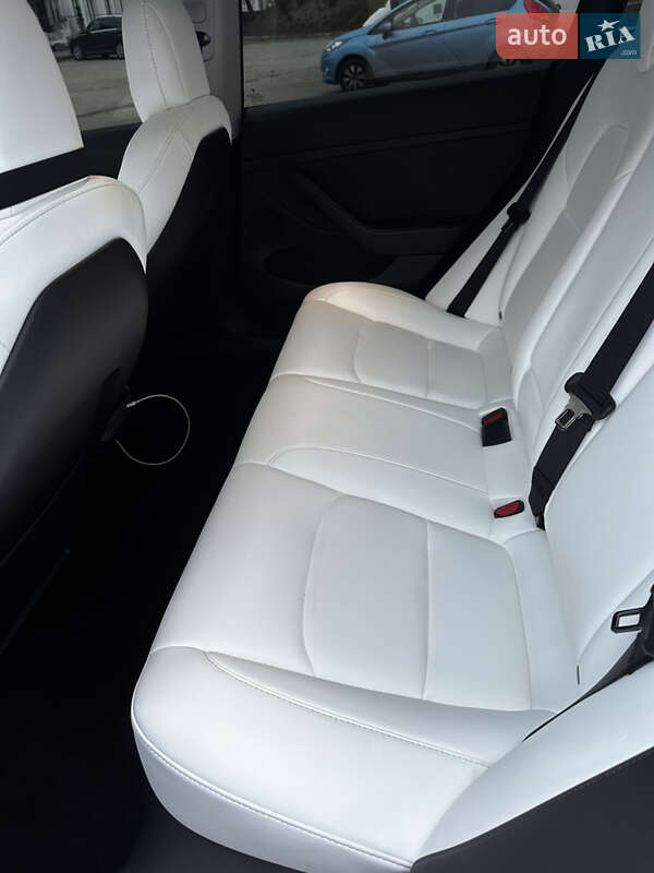 Седан Tesla Model 3 2022 в Киеве