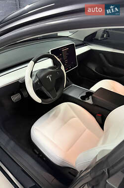 Седан Tesla Model 3 2022 в Киеве