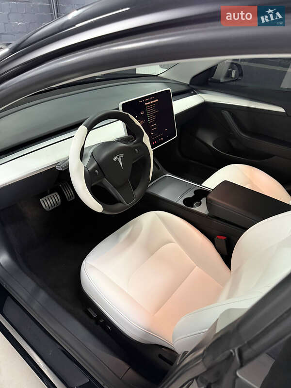 Седан Tesla Model 3 2022 в Киеве