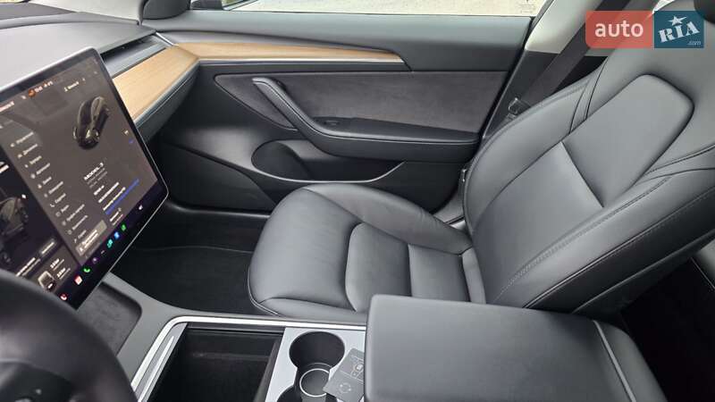 Седан Tesla Model 3 2021 в Ивано-Франковске