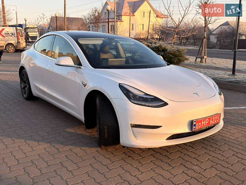 Седан Tesla Model 3 2020 в Киеве