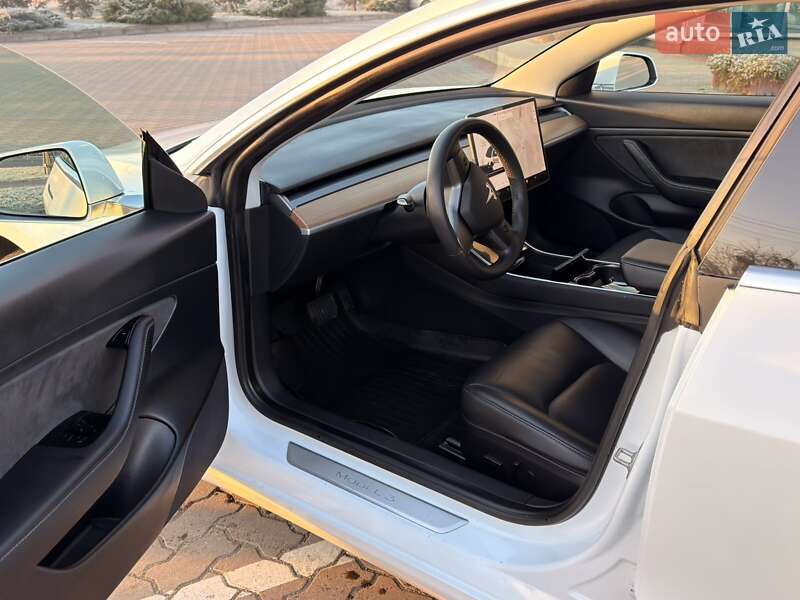 Седан Tesla Model 3 2020 в Киеве