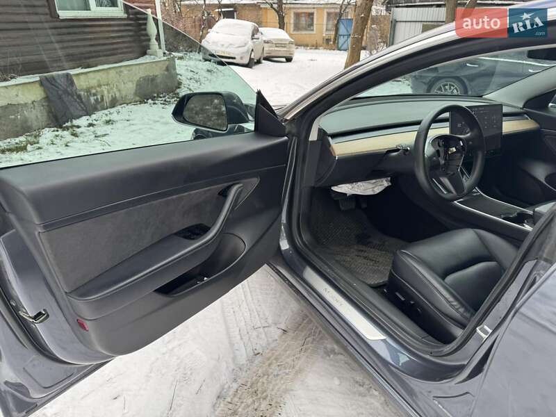 Седан Tesla Model 3 2020 в Киеве