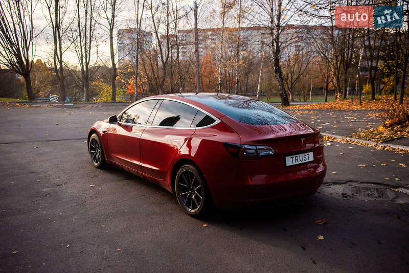 Седан Tesla Model 3 2018 в Львові