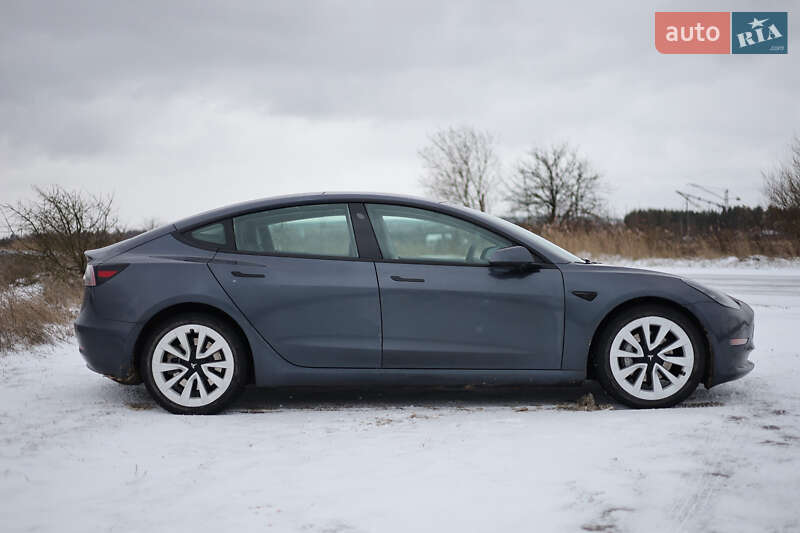 Седан Tesla Model 3 2021 в Новояворовске