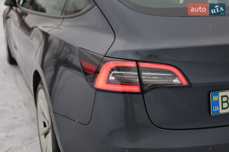 Седан Tesla Model 3 2021 в Новояворовске