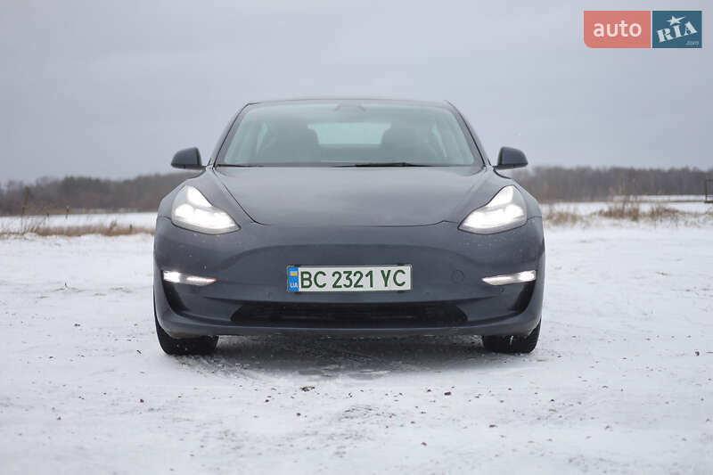 Седан Tesla Model 3 2021 в Новояворовске