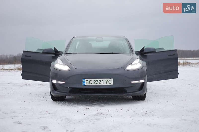 Седан Tesla Model 3 2021 в Новояворовске