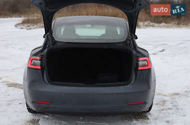 Седан Tesla Model 3 2021 в Львові