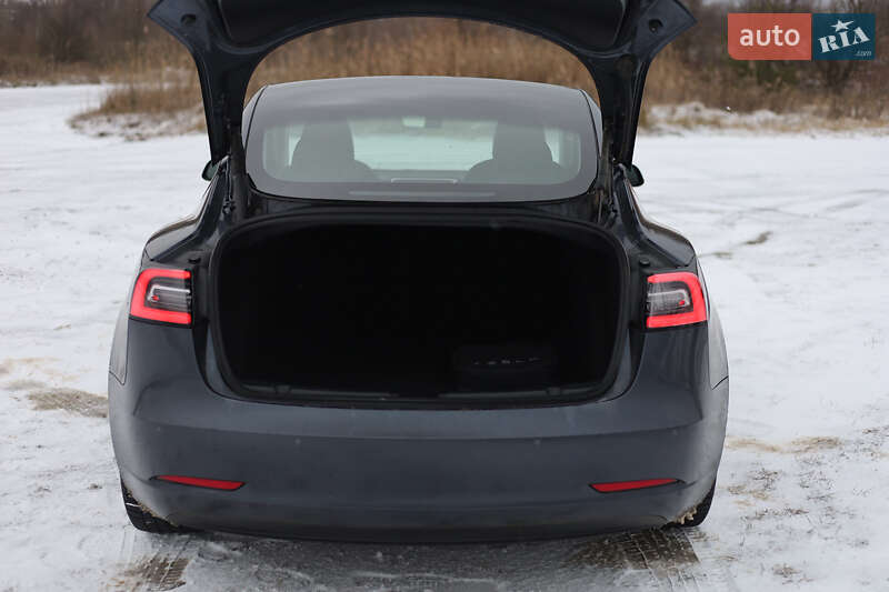 Седан Tesla Model 3 2021 в Новояворовске