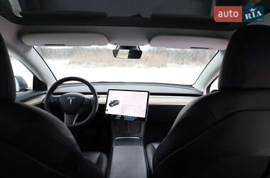 Седан Tesla Model 3 2021 в Львові