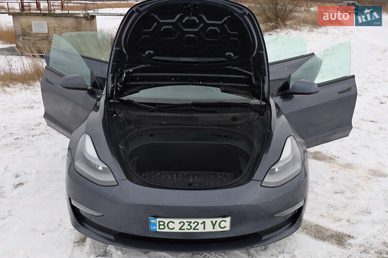 Седан Tesla Model 3 2021 в Новояворовске
