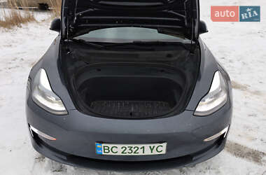 Седан Tesla Model 3 2021 в Львові