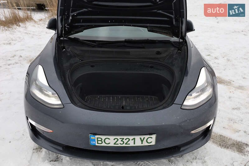 Седан Tesla Model 3 2021 в Новояворовске