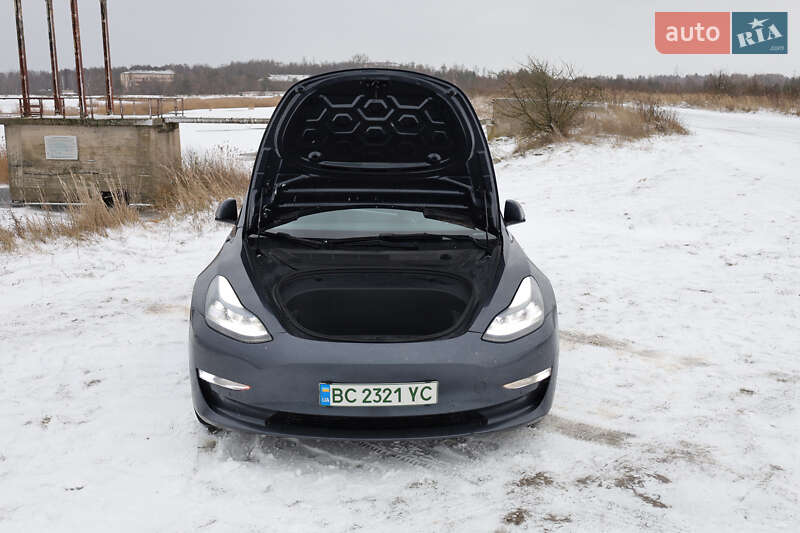 Седан Tesla Model 3 2021 в Новояворовске