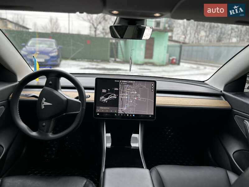 Седан Tesla Model 3 2020 в Сокалі