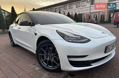 Седан Tesla Model 3 2020 в Стрые
