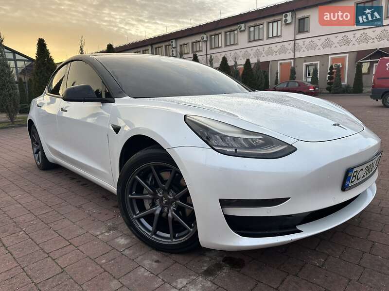 Седан Tesla Model 3 2020 в Стрые