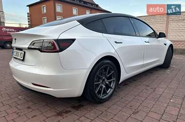 Седан Tesla Model 3 2020 в Стрые
