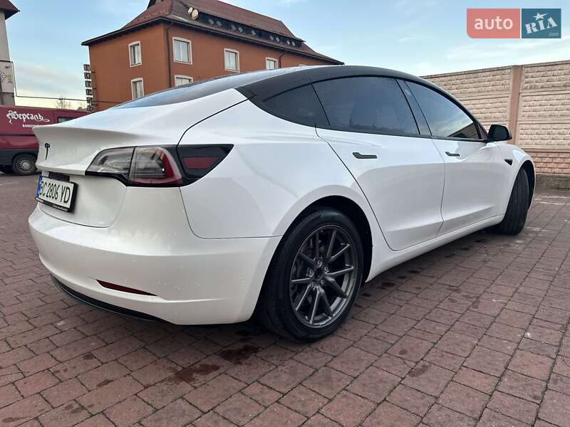 Седан Tesla Model 3 2020 в Стрые