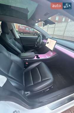 Седан Tesla Model 3 2020 в Стрые