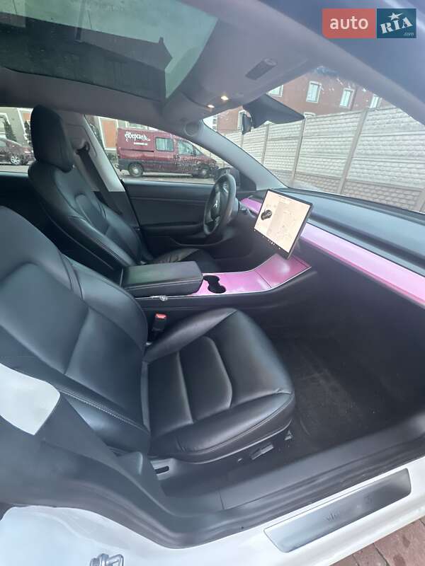 Седан Tesla Model 3 2020 в Стрые