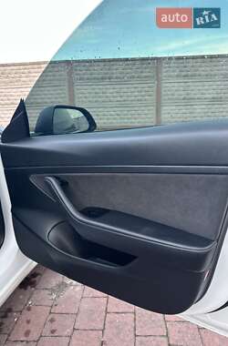 Седан Tesla Model 3 2020 в Стрые