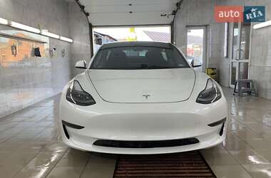 Седан Tesla Model 3 2021 в Нових Санжарах