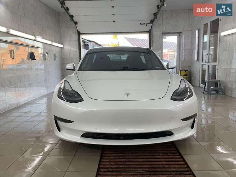 Седан Tesla Model 3 2021 в Нових Санжарах