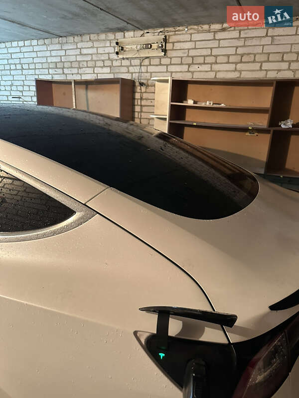 Седан Tesla Model 3 2019 в Сумах