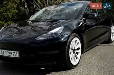 Седан Tesla Model 3 2021 в Киеве