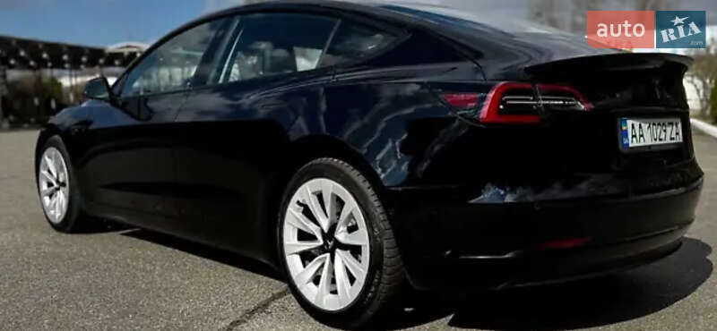 Седан Tesla Model 3 2021 в Киеве