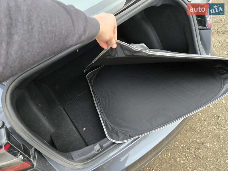 Седан Tesla Model 3 2020 в Снятине