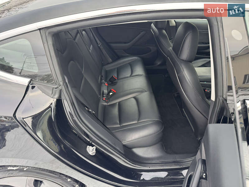 Седан Tesla Model 3 2018 в Киеве