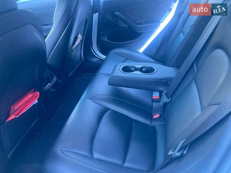 Седан Tesla Model 3 2019 в Киеве